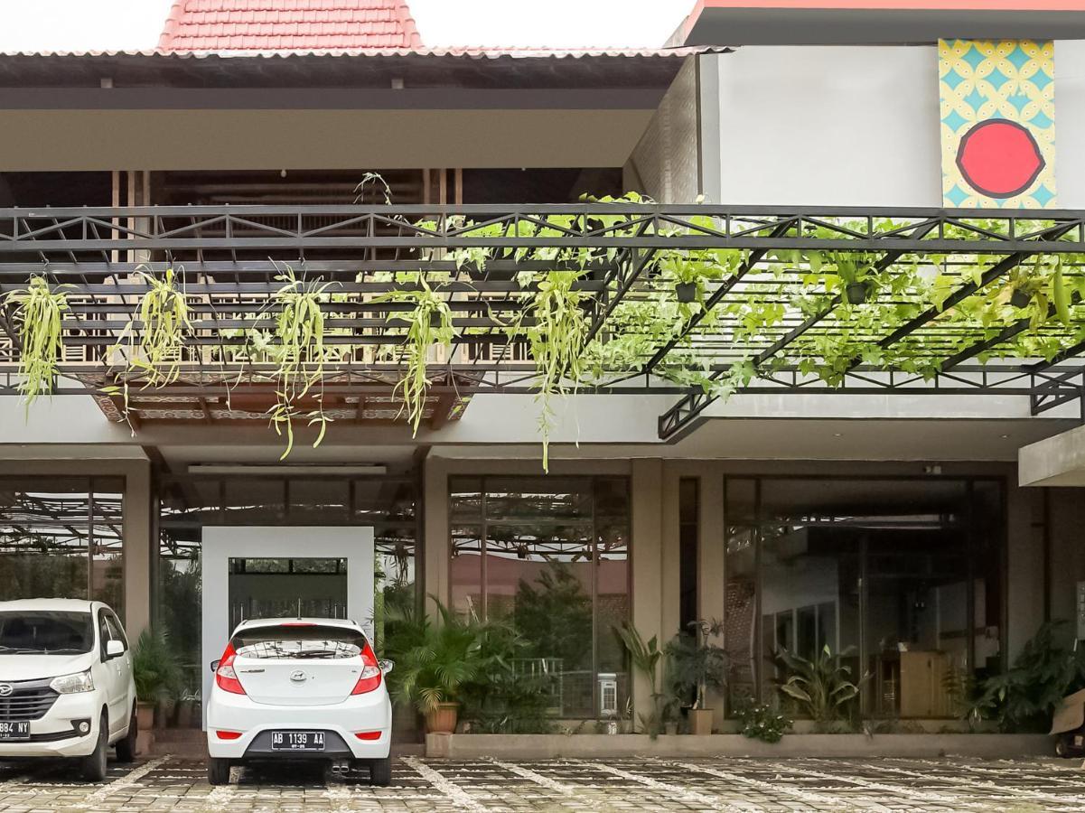 Urbanview Hotel Blok O International Yogyakarta Exterior photo